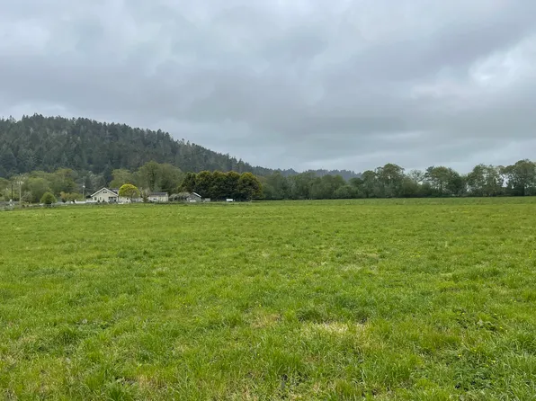 1561 Grizzly Bluff Rd, Ferndale, CA 95536