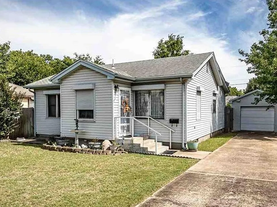 1212 NW Lincoln Ave