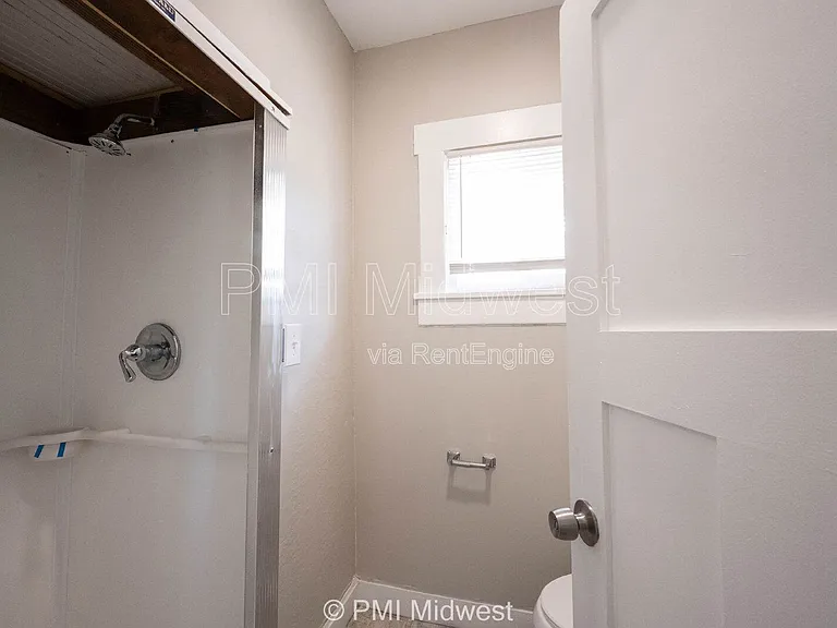 521 N Gladstone Ave #B — Photo 7