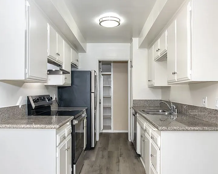1120 W Alhambra Rd — Photo 6