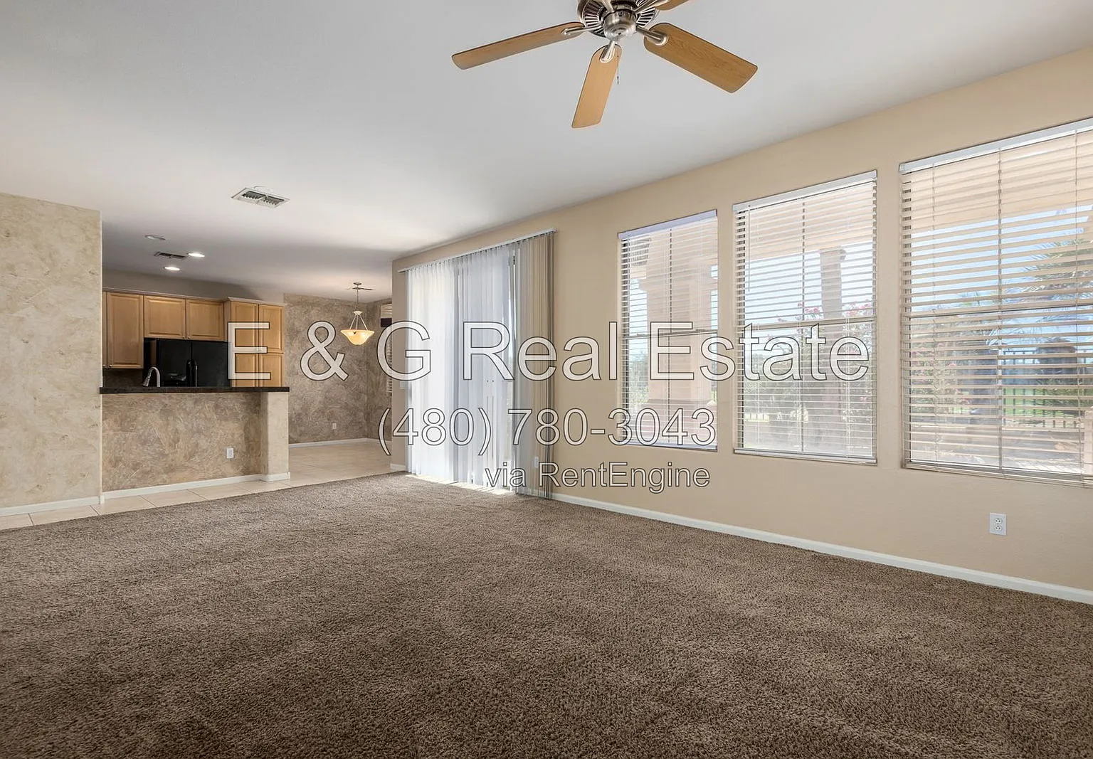 3 bed, 2.5 bath, 2024 sqft, $2,295 — Photo 4