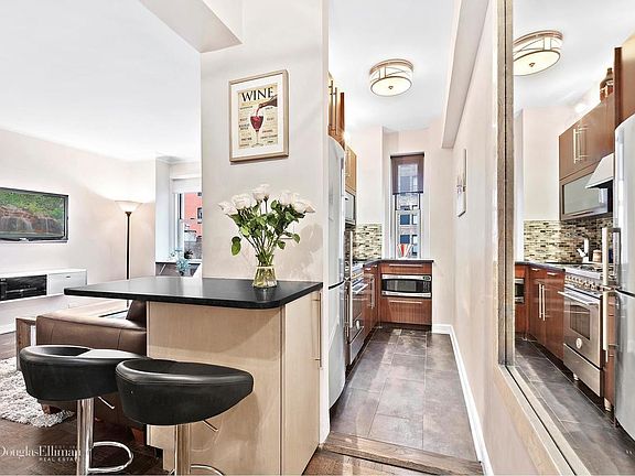 2nd image of 220 Madison Ave APT 10G