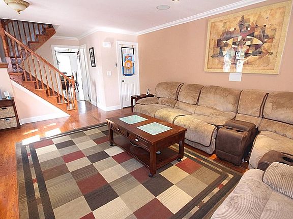4th image of 382 Montreal Ave
