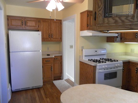 4th image of 2205 Glenbury Ave