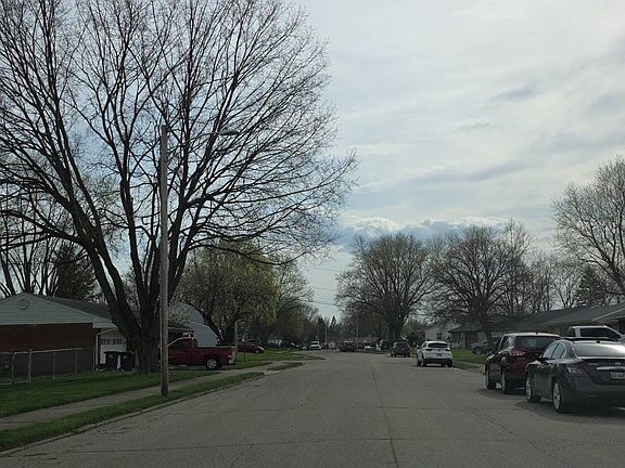 4th image of 1040 Greenfield Dr
