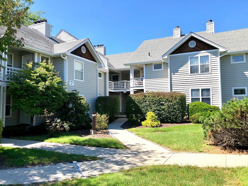 Front Courtyard Setting