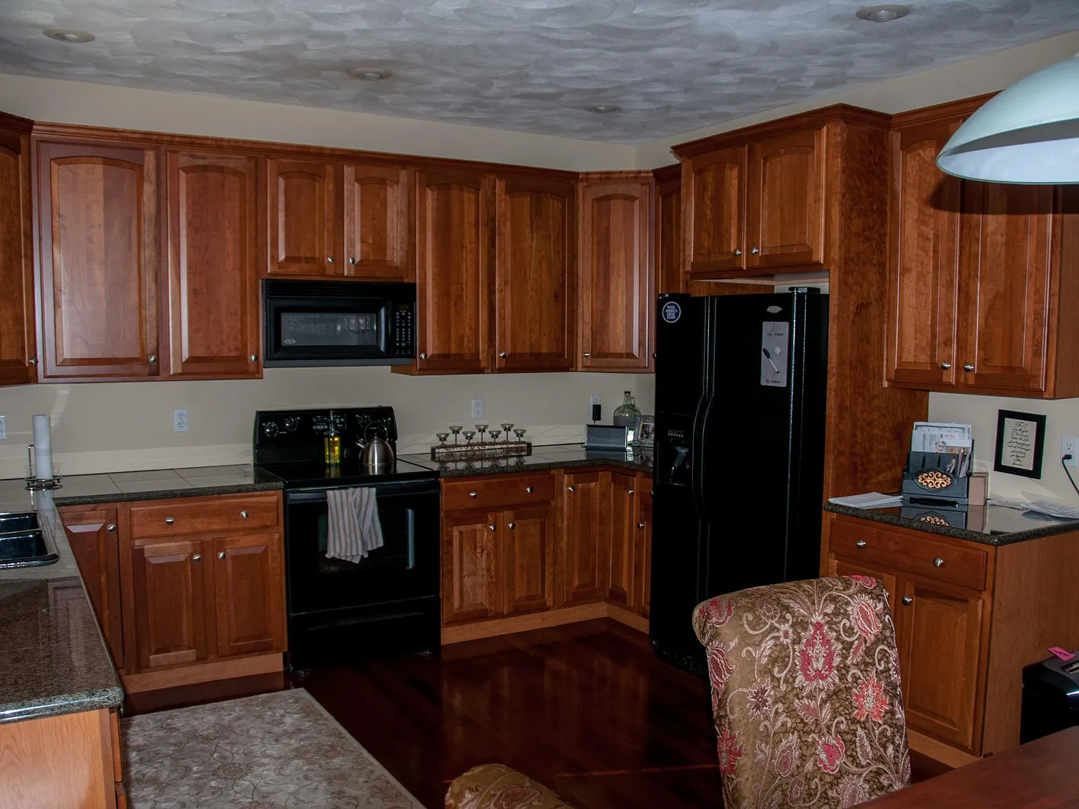 3 bed, 2.5 bath, 3000 sqft, $1,950 — Photo 2