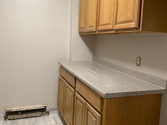 4th image of 227 Hawthorne Ave #2
