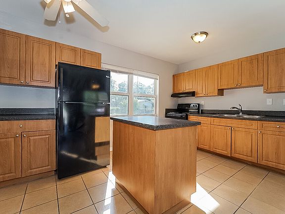 5th image of 820 S D St