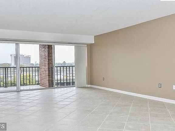 5th image of 1300 Army Navy Dr #80L