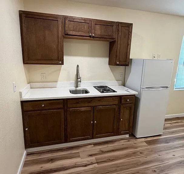 143 Claire Ave N #101 — Photo 9