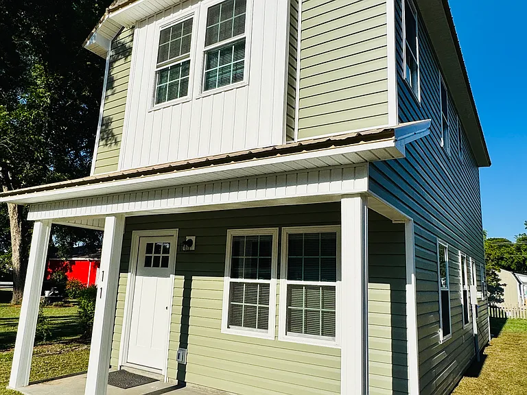 211 S Lee Ave — Photo 1