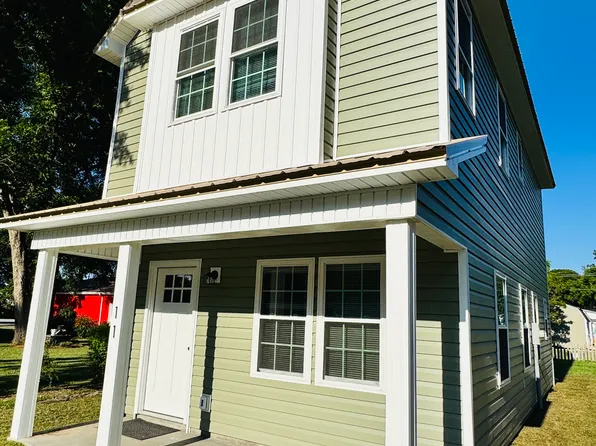 211 S Lee Ave, Beulaville, NC 28518