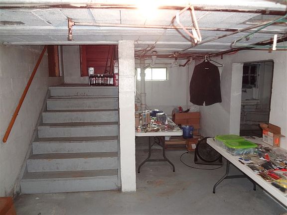 5th image of 895 Lincoln Ave