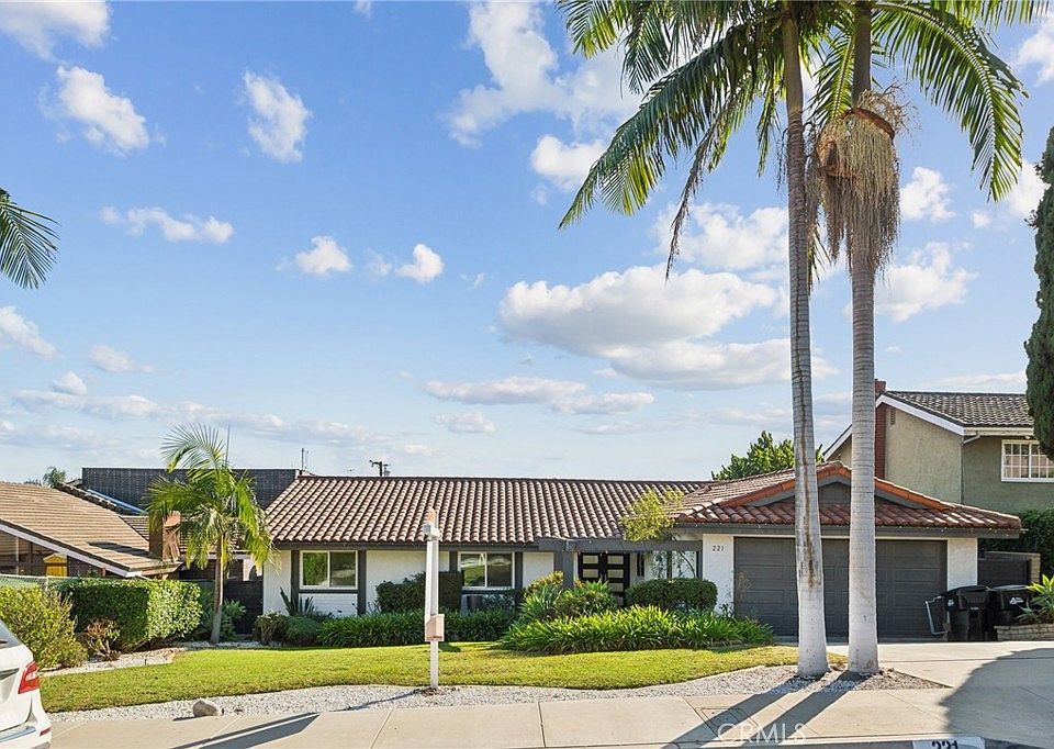 1st image of 221 E Los Amigos Ave