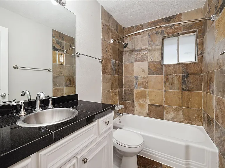 2418 Mimosa Dr. — Photo 7