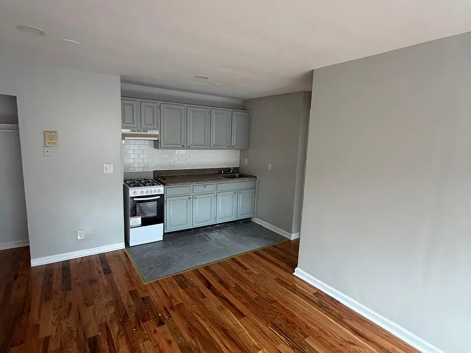 402 Stuyvesant Ave #8