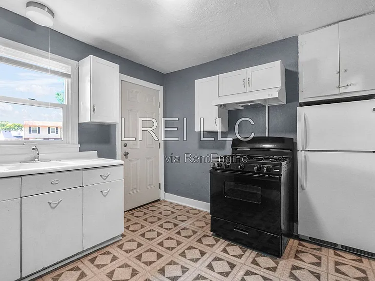 1443 S 32nd St #2 — Photo 3