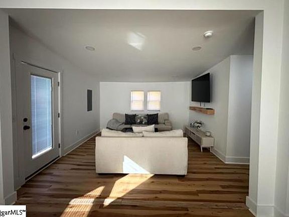 5th image of 200 Spring St
