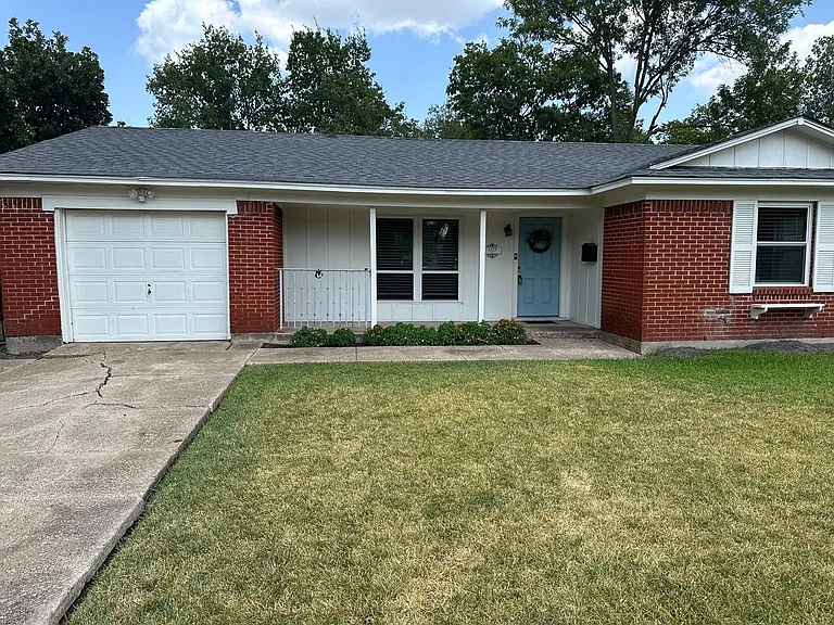 3018 Gardenia Dr — Photo 1