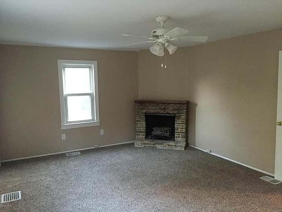 3rd image of 4008 Beaver St