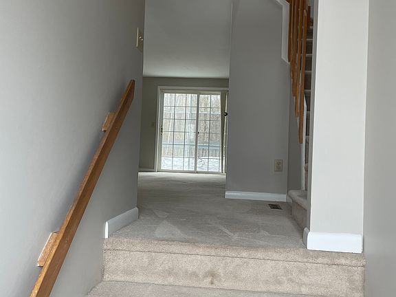 4th image of 125 Iron Oak Cir