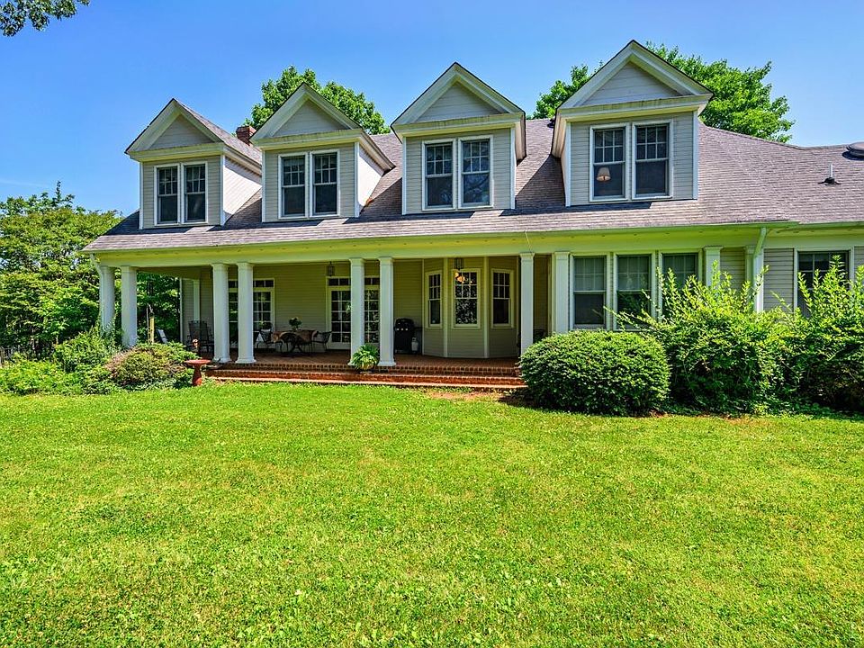 1st image of 312 Saint Andrews Cir