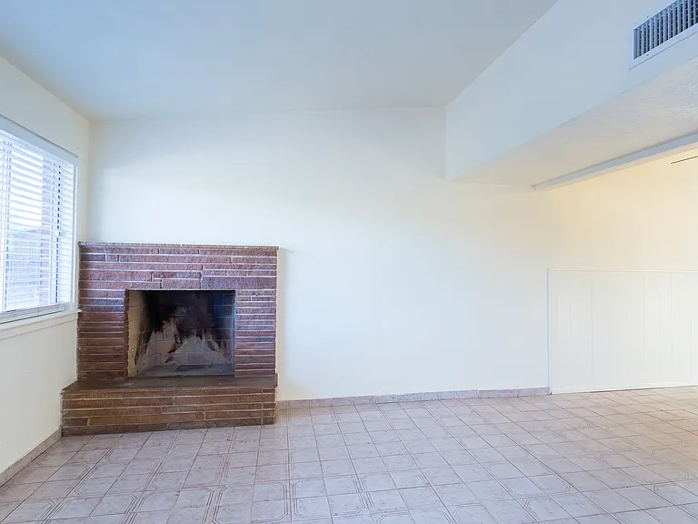 535 N Cimarron St — Photo 5