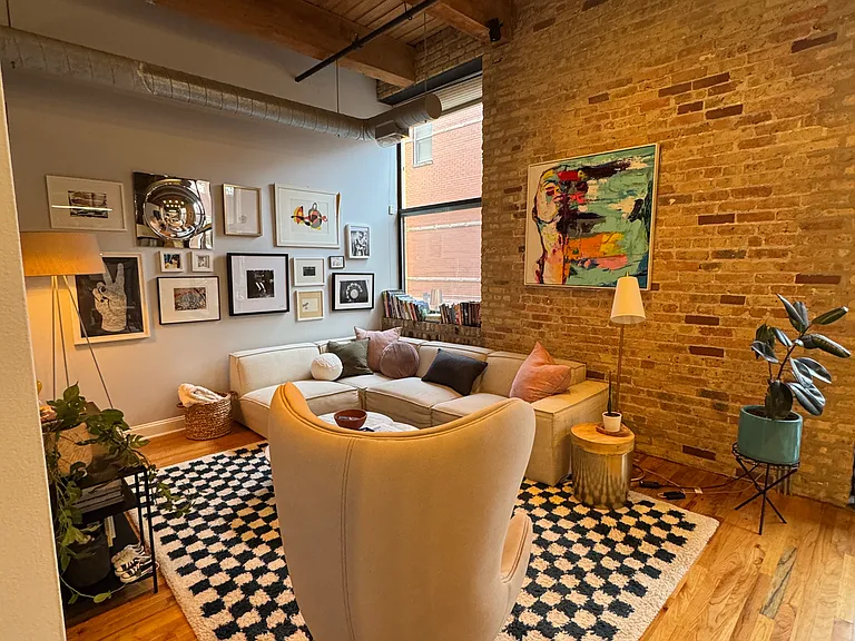 2210 W Wabansia Ave #210 — Photo 3