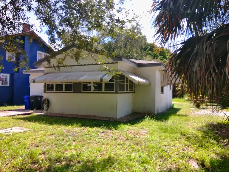 2252 Clifford St — Photo 1