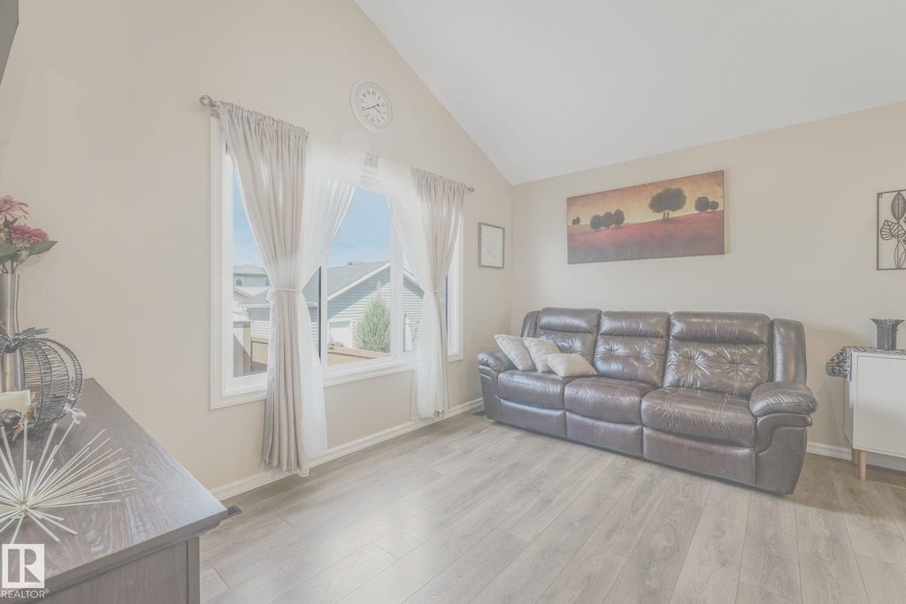 16024 12th Ave SW, Edmonton, AB - View 4