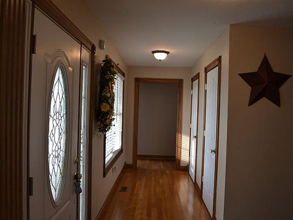 4th image of 118 Clay Ave