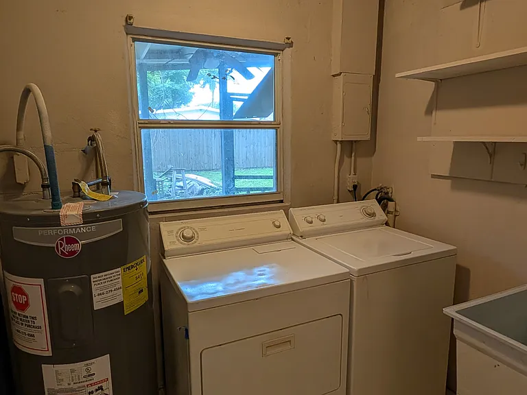2132 Riviera Dr — Photo 38