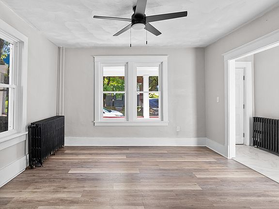 5th image of 412 Daisy St