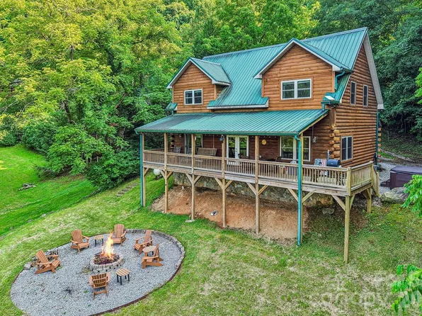 1064 Point Of View Dr, Waynesville, NC 28785