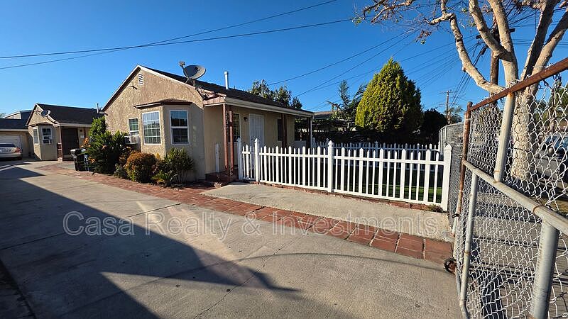1st image of 11307 S Grevillea Ave