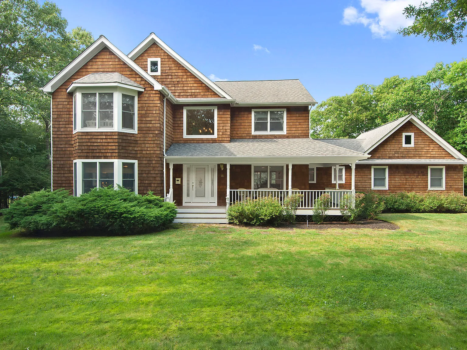Southampton Rental With a Beautiful Backyard — Photo 2