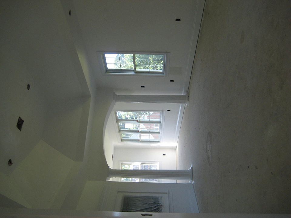 2nd image of 7 Presidential Cir