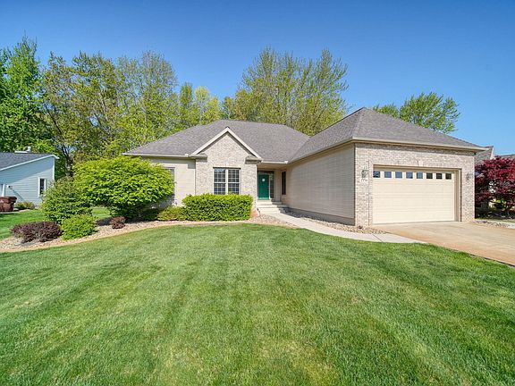 2nd image of 2216 Lake Wood Dr