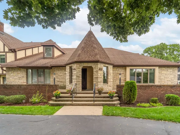 2213 Sunrise Dr, Appleton, WI 54914