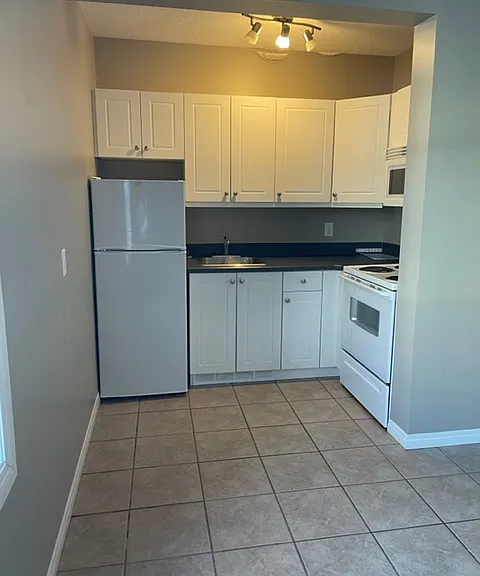 2229 Smith St #1 — Photo 9