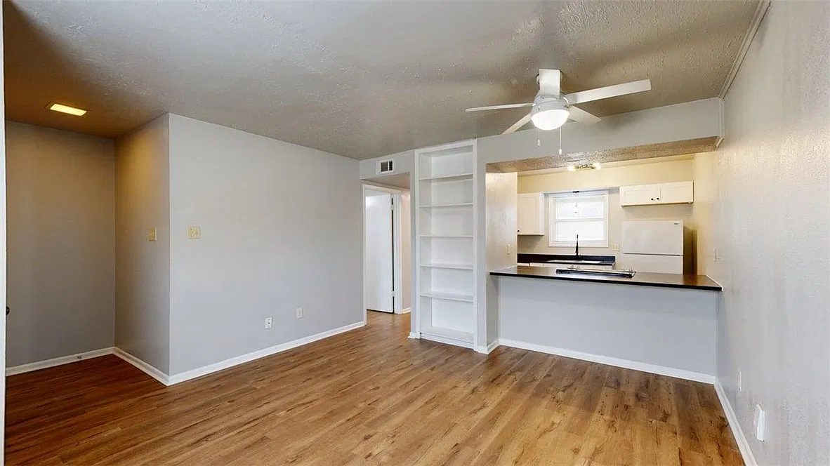 3 bed, 2.0 bath, 1119 sqft, $1,575 — Photo 3