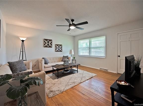 5th image of 708 W Pine Cir