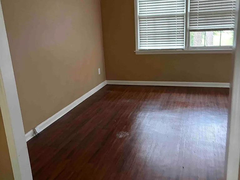 1902 Lyle Dr — Photo 12