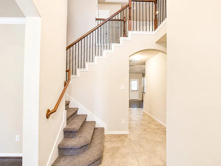 3801 Happy Hollow Ln — Photo 12