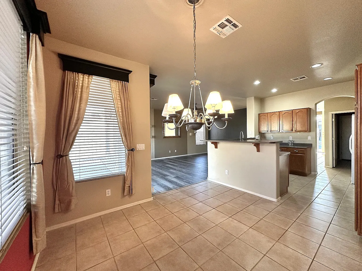 3 bed, 1623 sqft, $2,400 — Photo 3