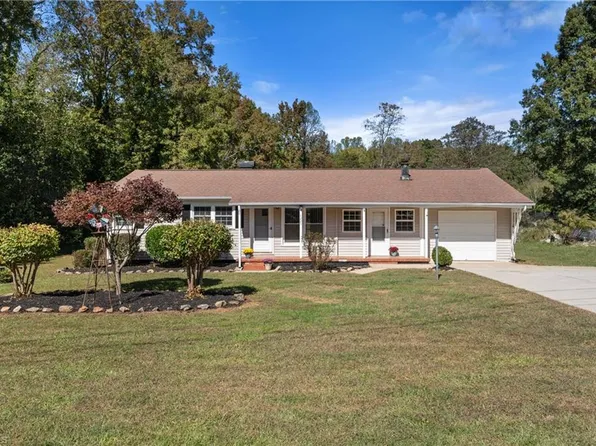 9225 Sahabi Rd, Kernersville, NC 27284