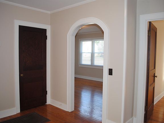 3rd image of 721 Hoover St