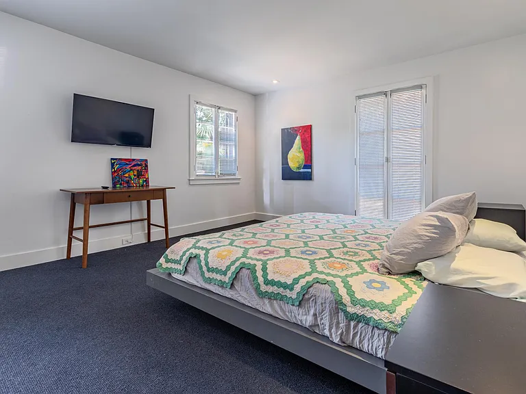 111 W Charlton St — Photo 37