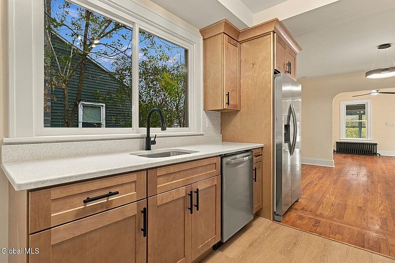 4th image of 48 Brookview Avenue